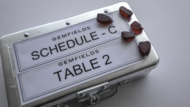 Gemfields 红宝石原石包裹